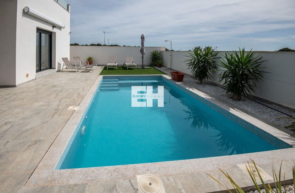 Resale - villa - Pinar de Campoverde - LOS ROMEROS