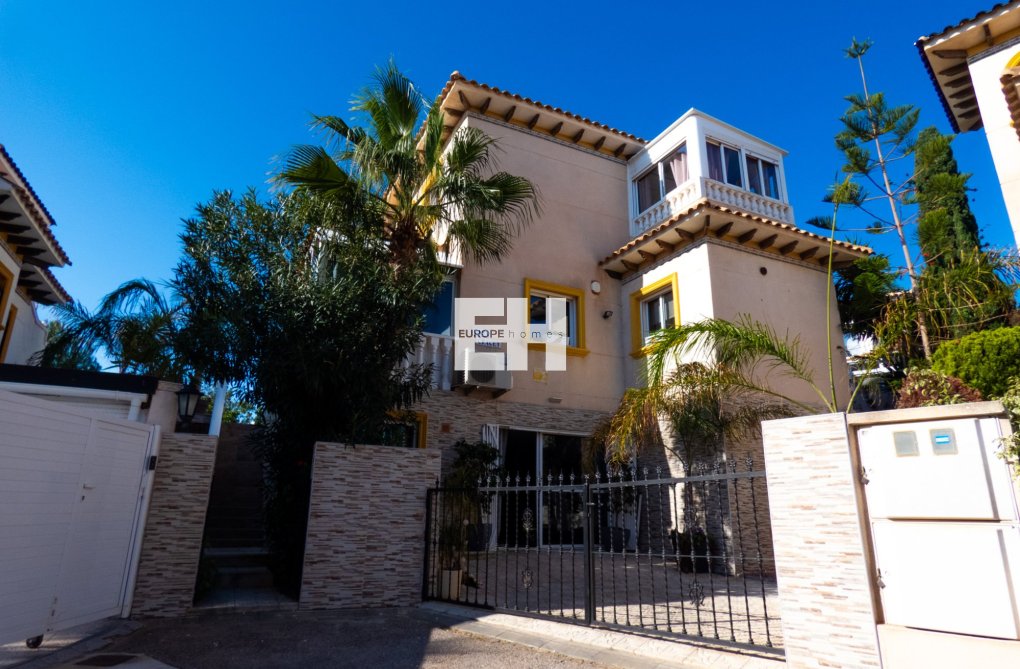 Resale - villa - Playa Flamenca - Costa Blanca