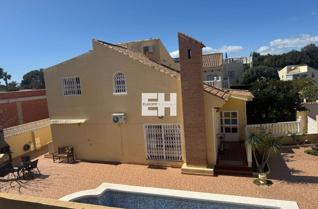 Resale - villa - Playa Flamenca - Costa Blanca