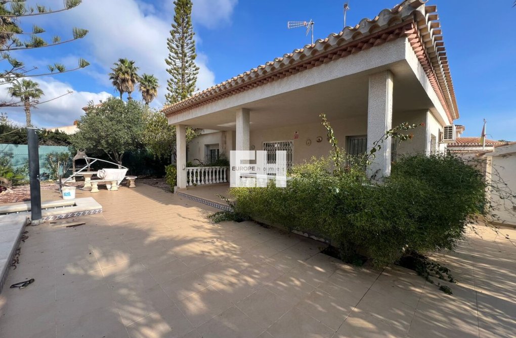 Resale - villa - Playa Flamenca