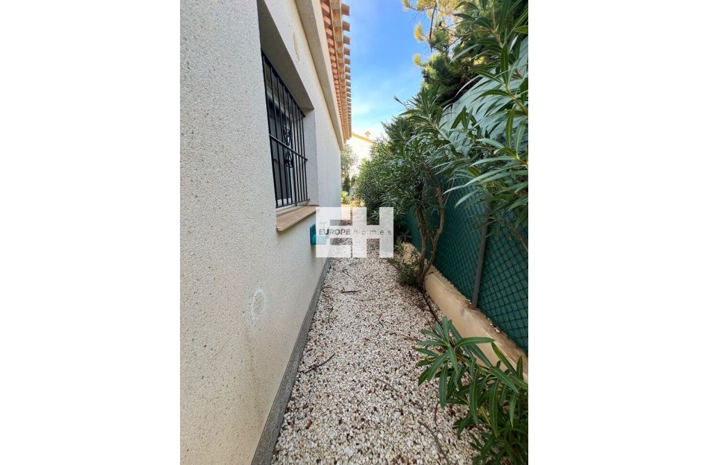 Resale - villa - Playa Flamenca