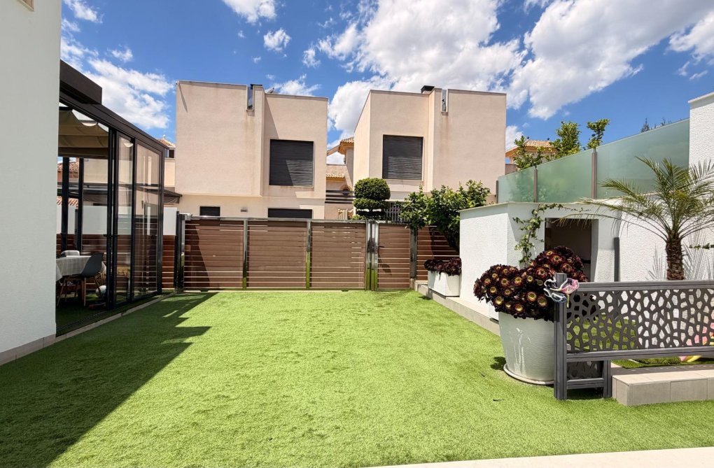 Resale - villa - Torrevieja - Aguas Nuevas