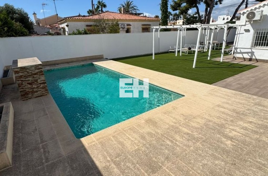 Resale - villa - Torrevieja - Costa Blanca