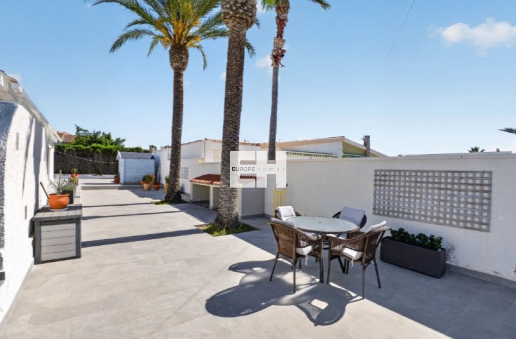 Resale - villa - Torrevieja - Costa Blanca