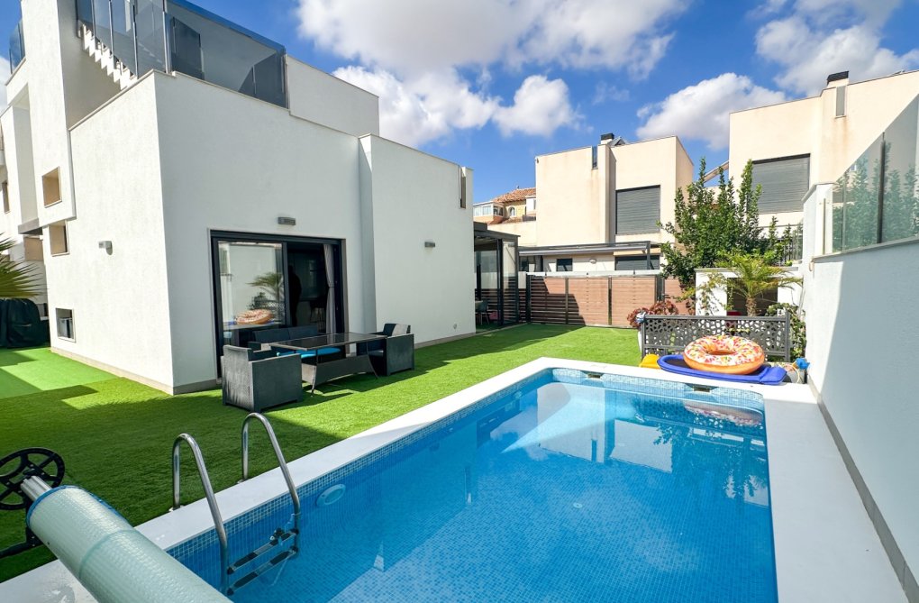 Resale - villa - Torrevieja - Costa Blanca