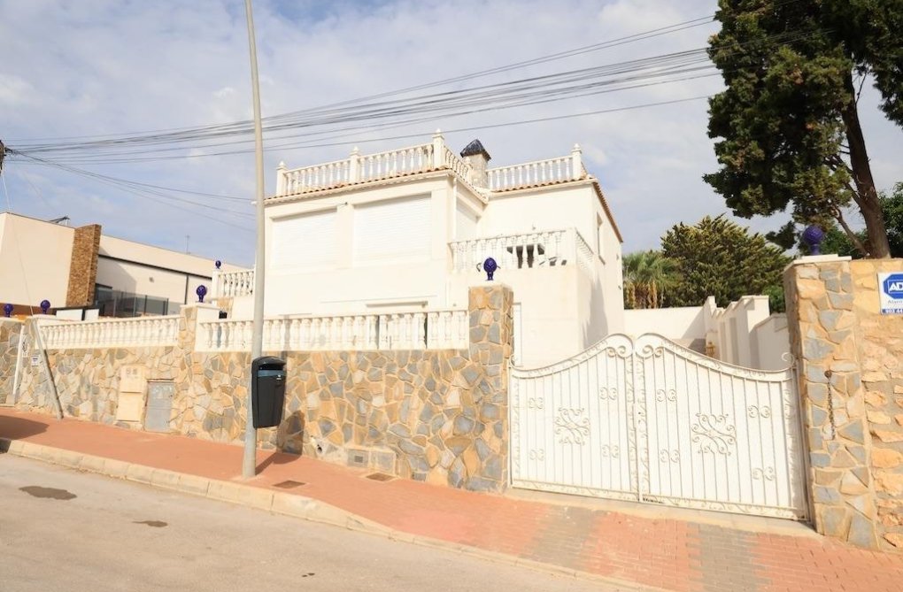 Resale - villa - Torrevieja - Costa Blanca