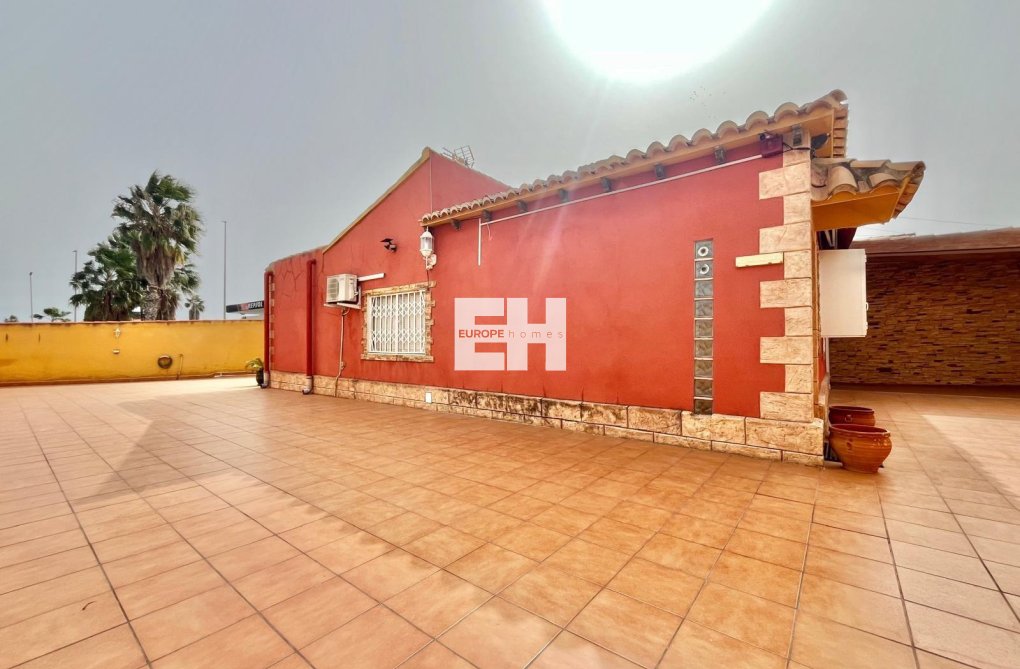 Resale - villa - Torrevieja - Los Balcones - Los Altos Del Edén