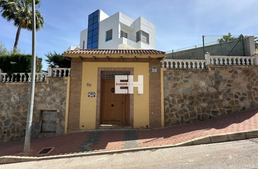 Resale - villa - Torrevieja - Los Balcones - Los Altos Del Edén