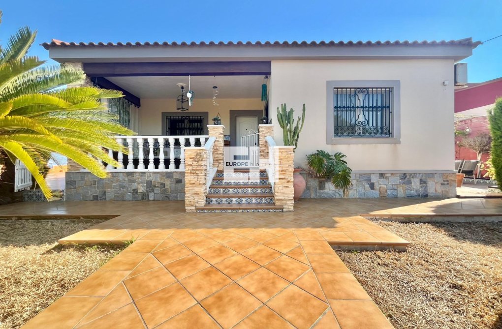 Resale - villa - Torrevieja - Los Balcones - Los Altos Del Edén