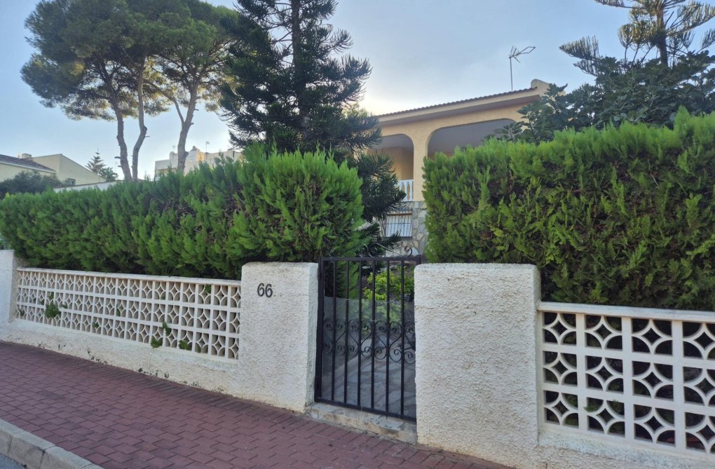 Resale - villa - Torrevieja - Los Balcones - Los Altos Del Edén