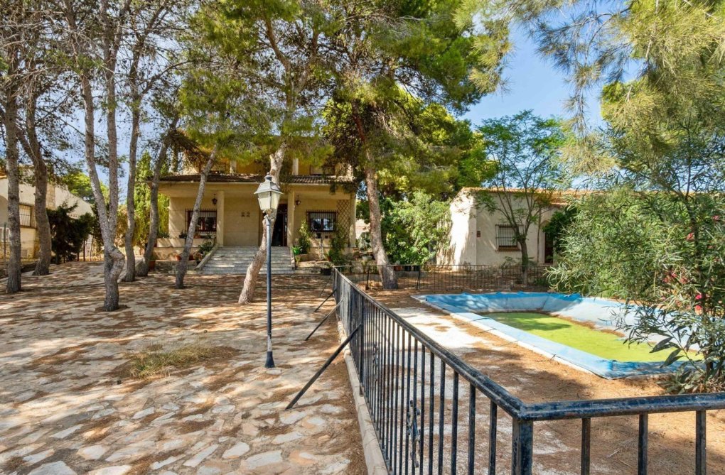 Resale - villa - Torrevieja - Los Balcones 