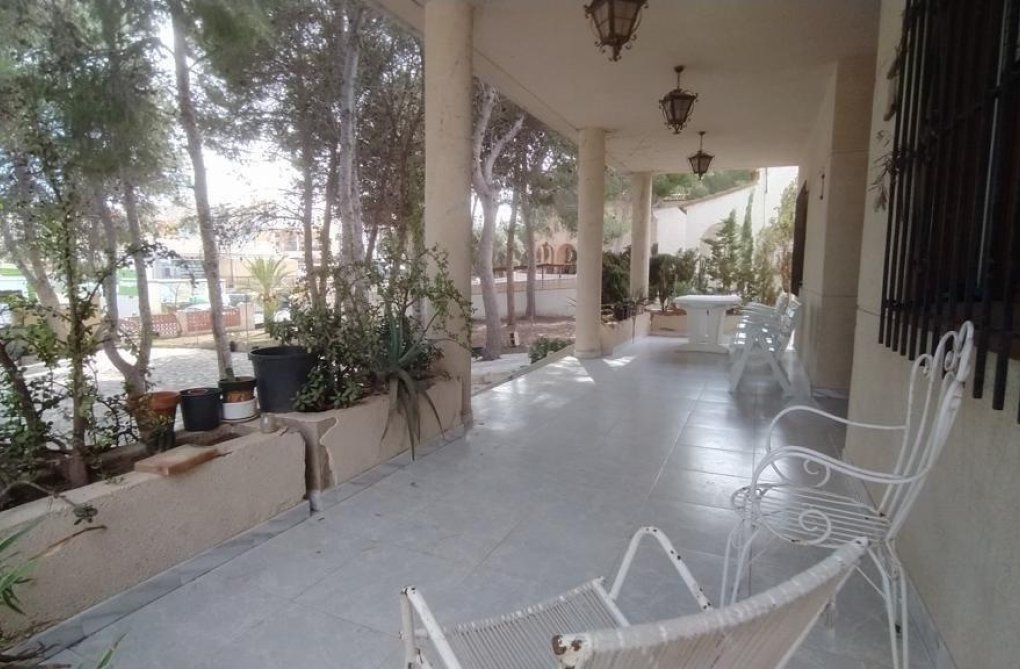 Resale - villa - Torrevieja - Los Balcones 
