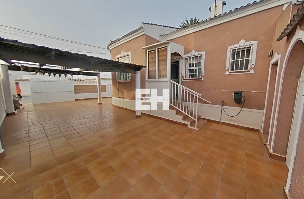 Resale - villa - Torrevieja - San Luis