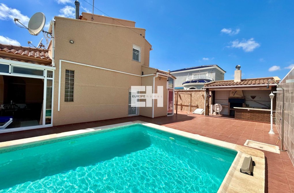 Resale - villa - Torrevieja - San Luis