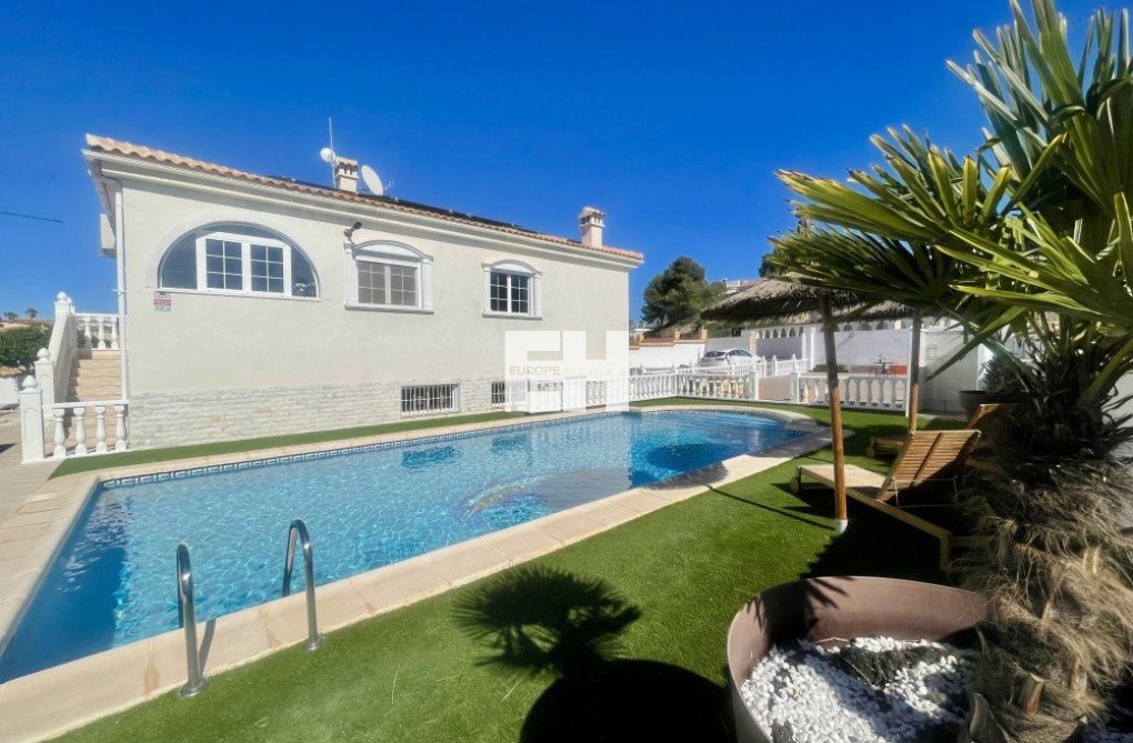 Resale - villa - Urb. La Marina - Inland