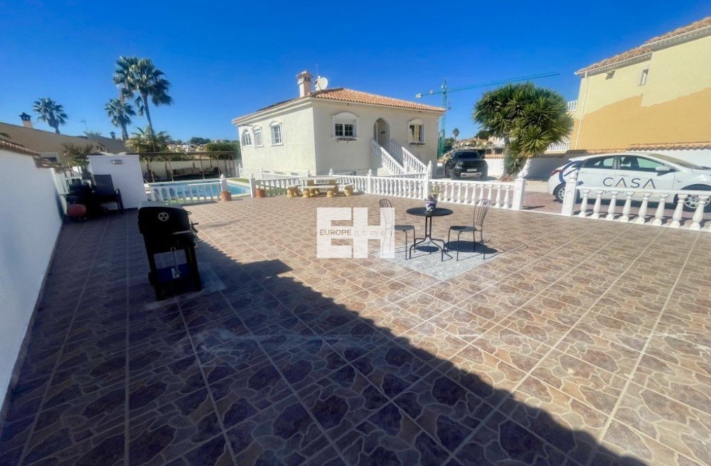 Resale - villa - Urb. La Marina - Inland