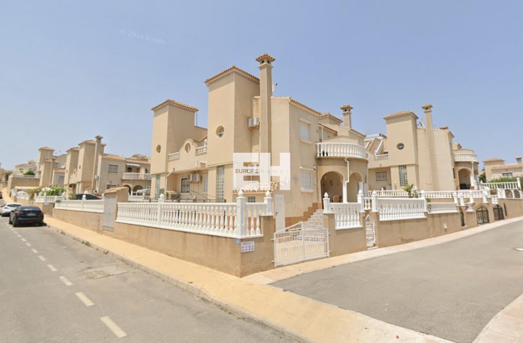 Resale - villa - Villamartin - Costa Blanca