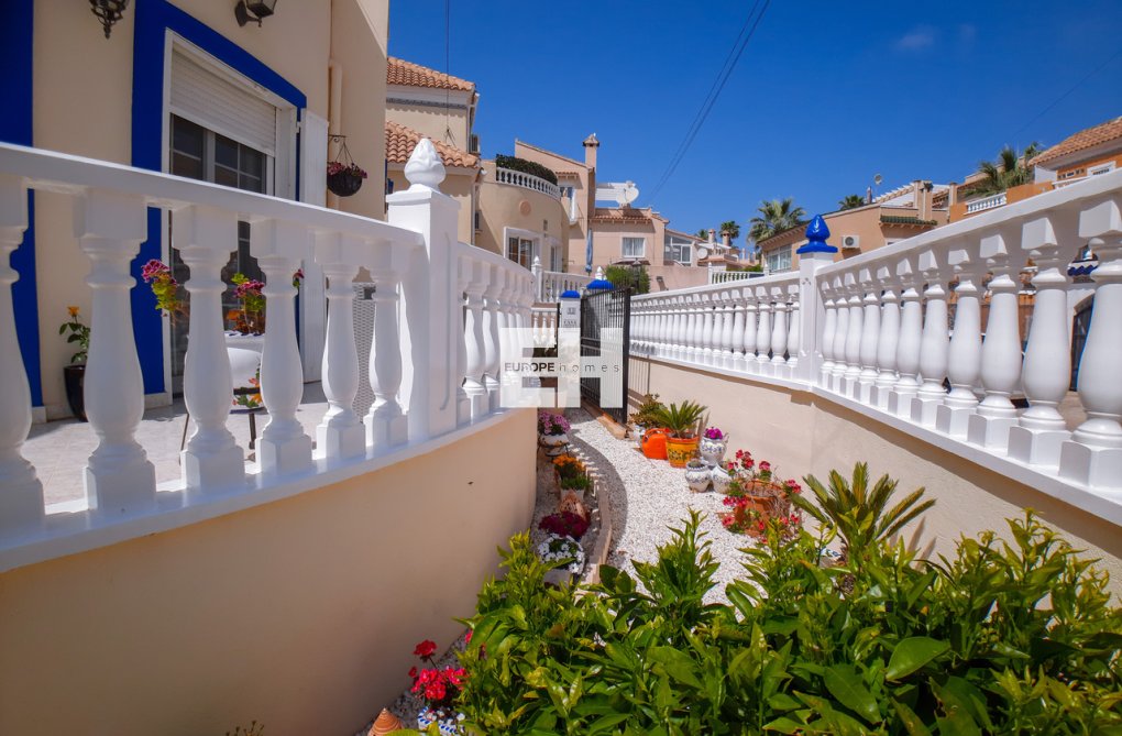 Resale - villa - Villamartin - Costa Blanca