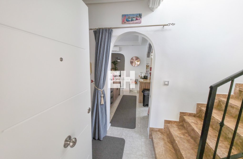 Resale - villa - Villamartin - Costa Blanca