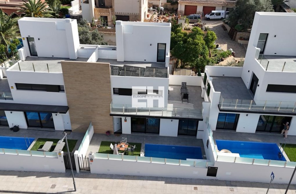 Resale - villa - Villamartin - Costa Blanca