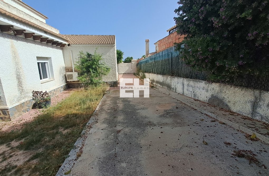 Resale - villa - Villamartin - Costa Blanca