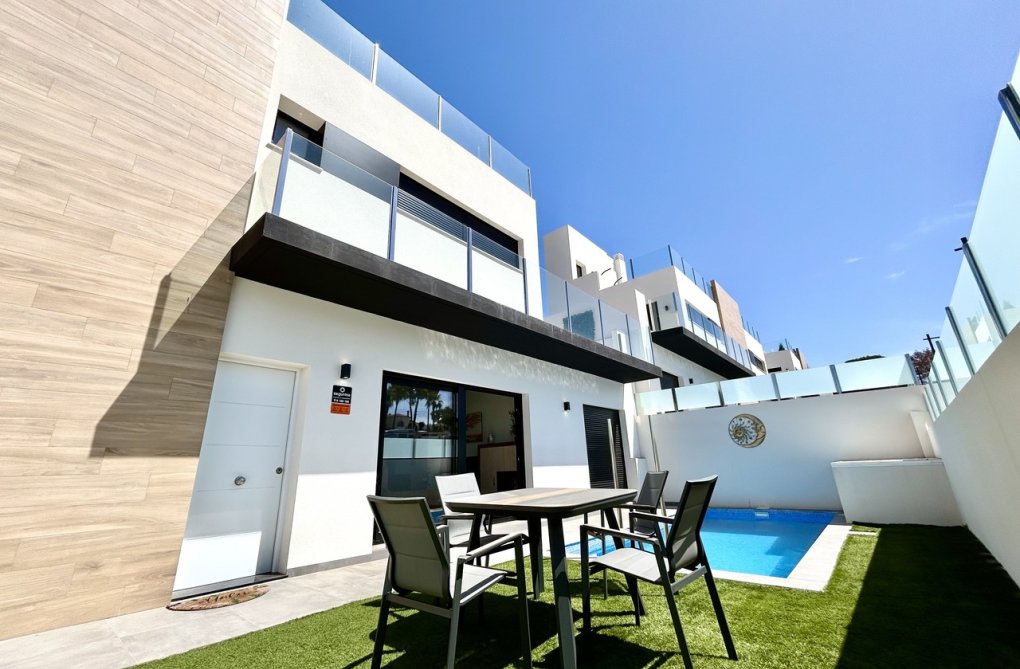 Resale - villa - Villamartin - Costa Blanca
