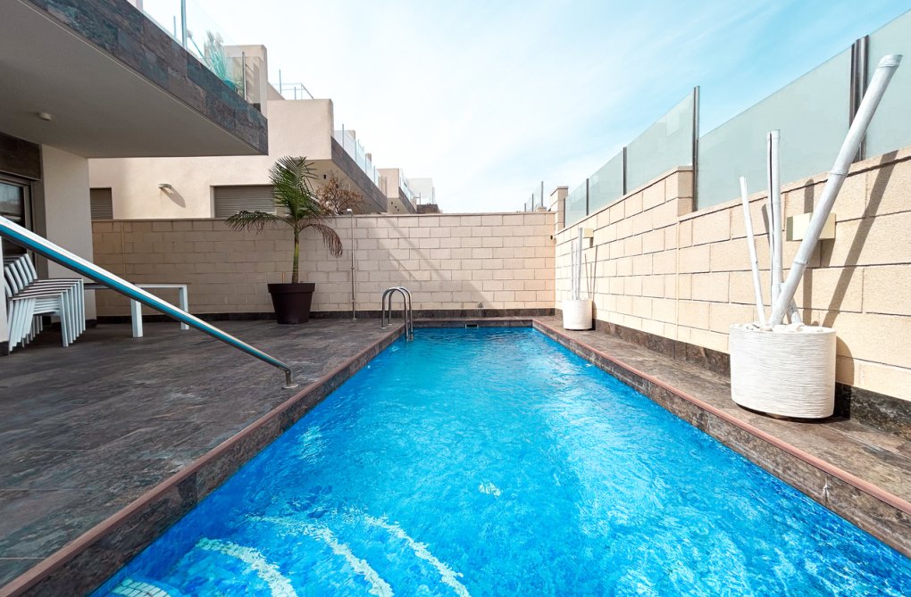 Resale - villa - Villamartin - Costa Blanca