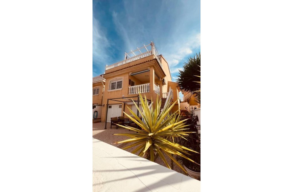 Resale - villa - Villamartin - Costa Blanca