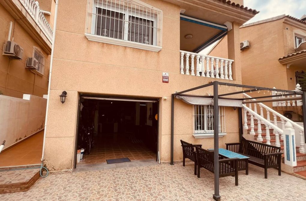 Resale - villa - Villamartin - Costa Blanca