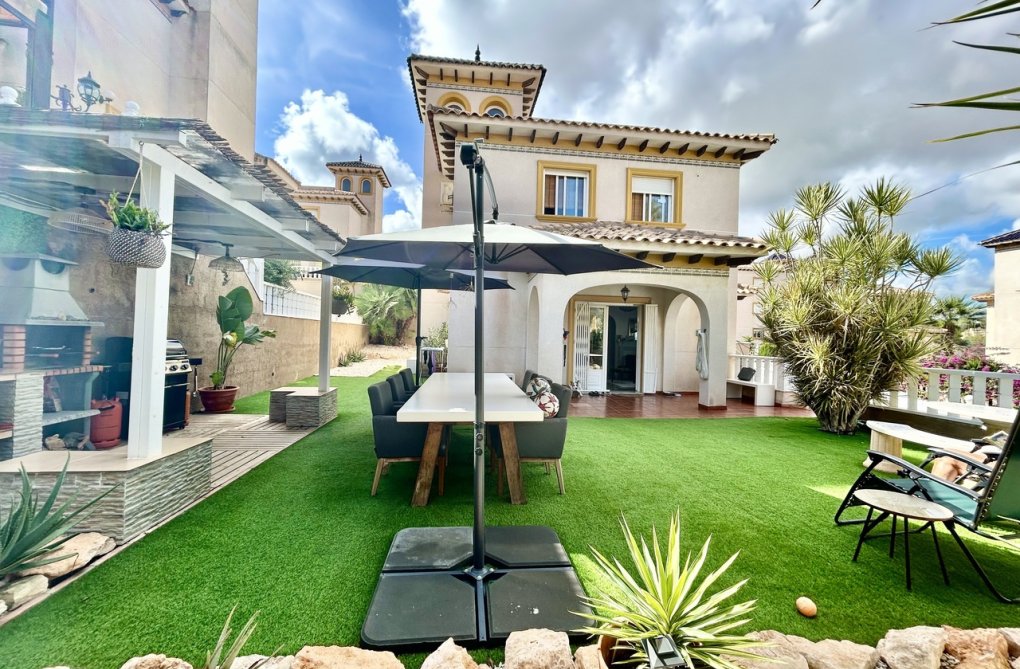 Resale - villa - Villamartin - Costa Blanca