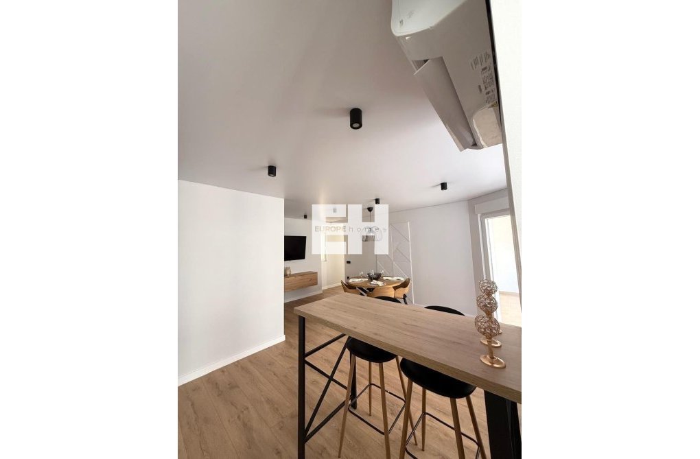 Revente - Appartement - Torrevieja - Paseo Maritimo