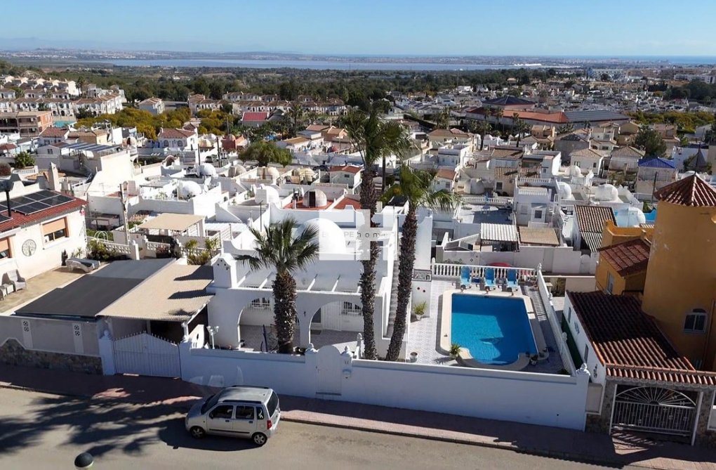 Revente - villa - Villamartin - Costa Blanca