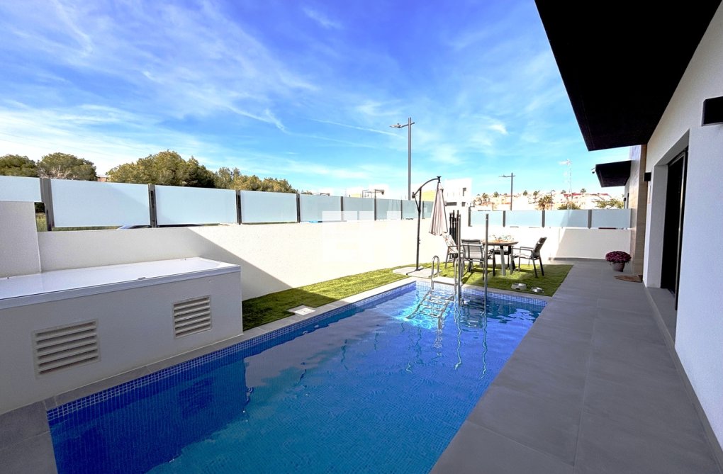 Revente - villa - Villamartin - Costa Blanca