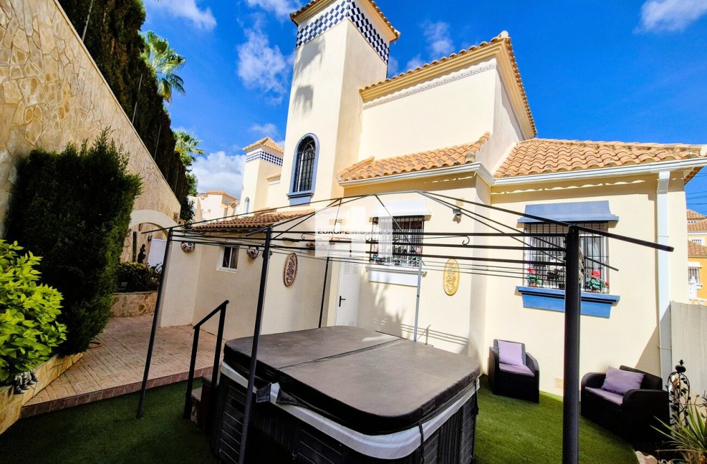 Revente - villa - Villamartin - Costa Blanca