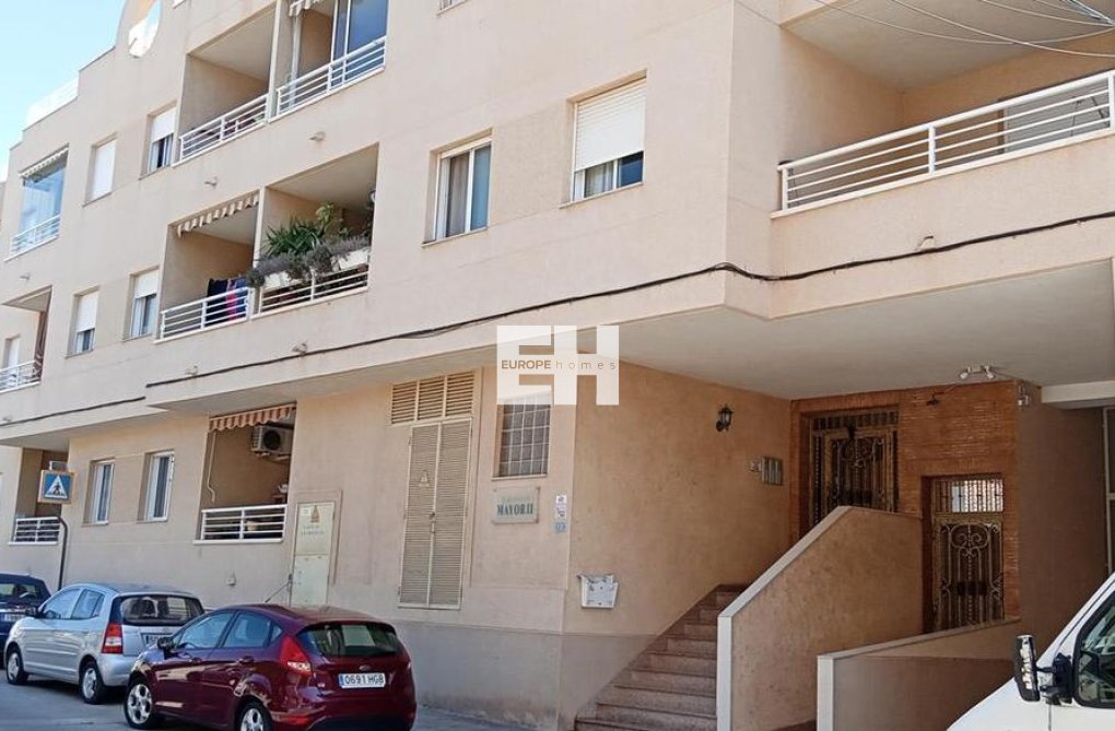 Segunda mano - Apartamento  - Los Montesinos - PUEBLO CENTRO