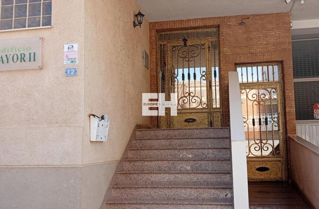 Segunda mano - Apartamento  - Los Montesinos - PUEBLO CENTRO