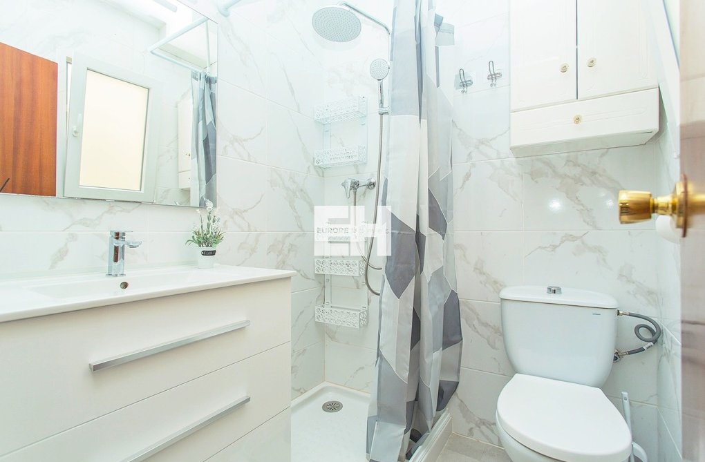 Segunda mano - Apartamento  - Torrevieja - Centro-Muelle Pesquero