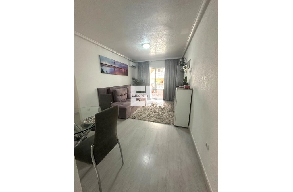 Segunda mano - Apartamento  - Torrevieja - Centro