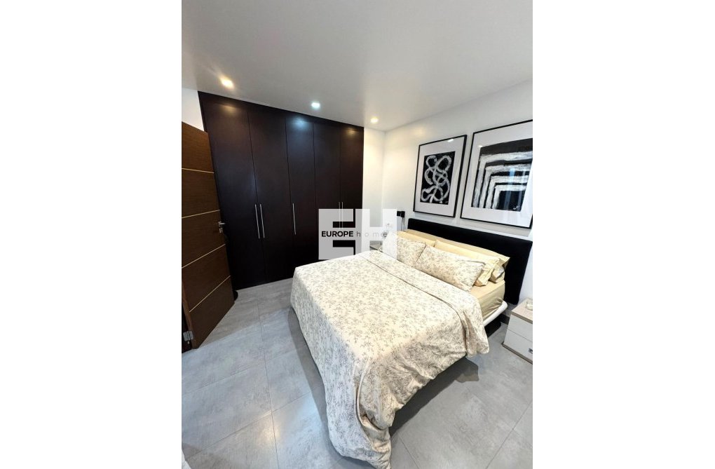 Segunda mano - Apartamento  - Torrevieja - Centro