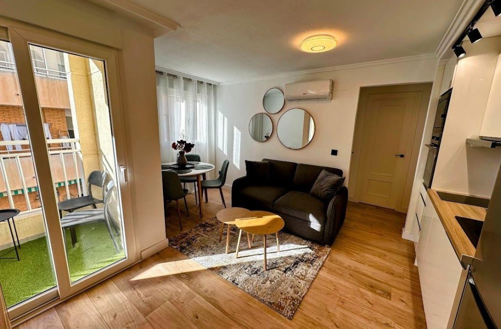 Segunda mano - Apartamento  - Torrevieja - Centro