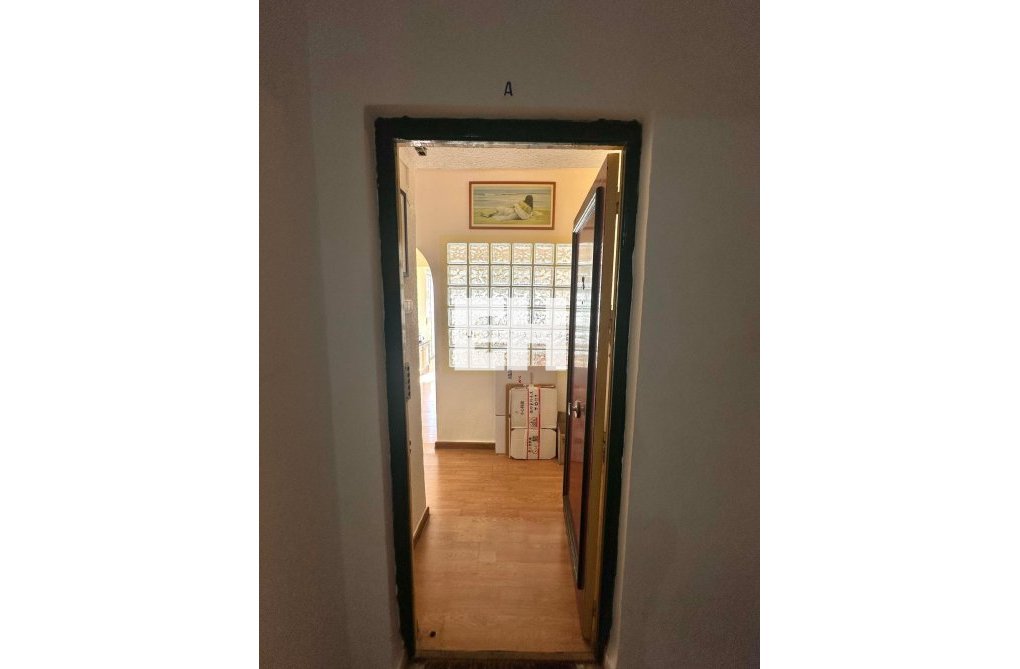 Segunda mano - Apartamento  - Torrevieja - Estacion De Autobuses