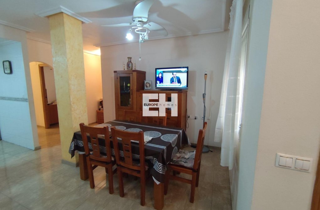 Segunda mano - Apartamento  - Torrevieja - Estacion De Autobuses