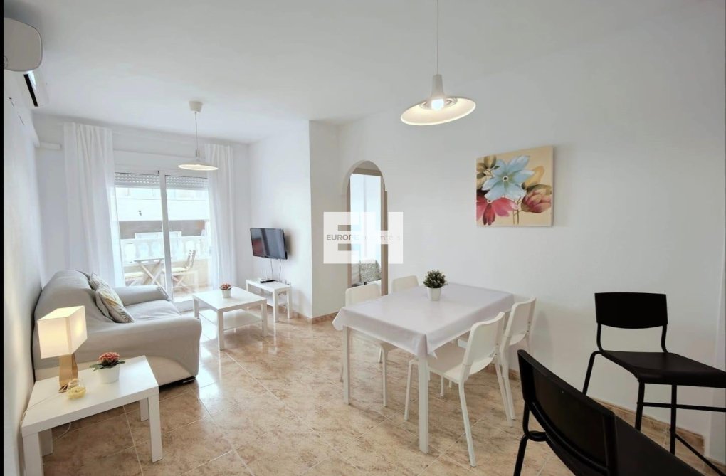 Segunda mano - Apartamento  - Torrevieja - Estacion De Autobuses