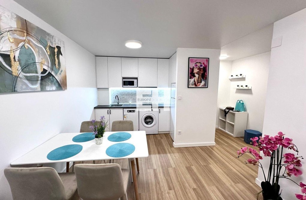 Segunda mano - Apartamento  - Torrevieja - Estacion De Autobuses