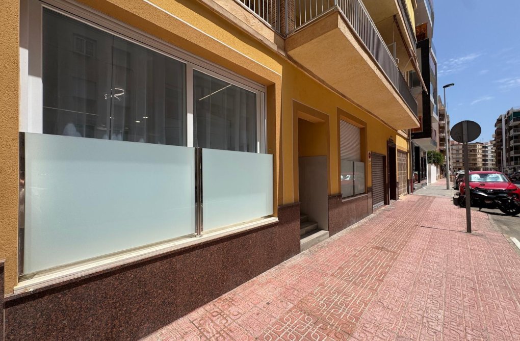 Segunda mano - Apartamento  - Torrevieja - Estacion De Autobuses
