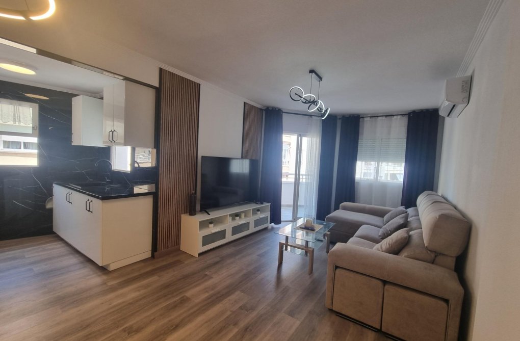 Segunda mano - Apartamento  - Torrevieja - Estacion De Autobuses