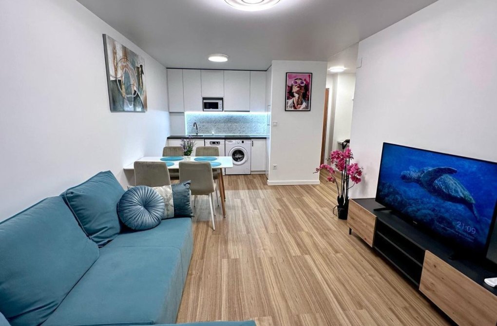 Segunda mano - Apartamento  - Torrevieja - Estacion De Autobuses