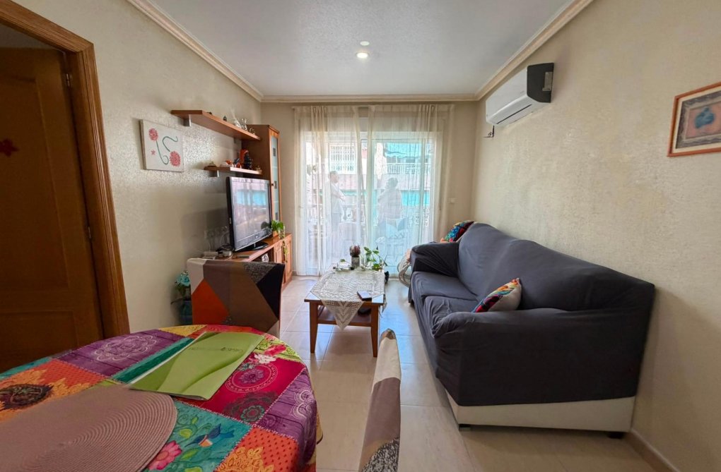 Segunda mano - Apartamento  - Torrevieja - Estacion De Autobuses