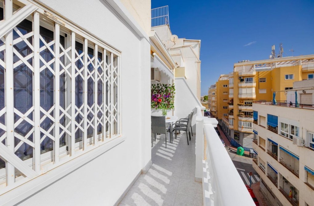 Segunda mano - Apartamento  - Torrevieja - Estacion De Autobuses