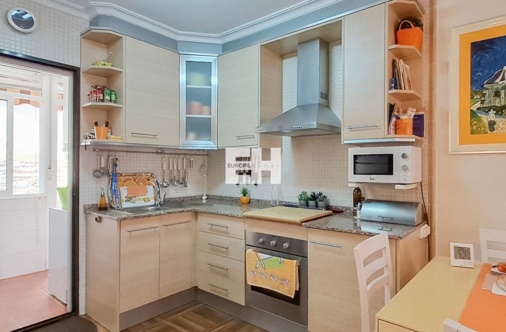 Segunda mano - Apartamento  - Torrevieja - Parque Acuático - Sector 25